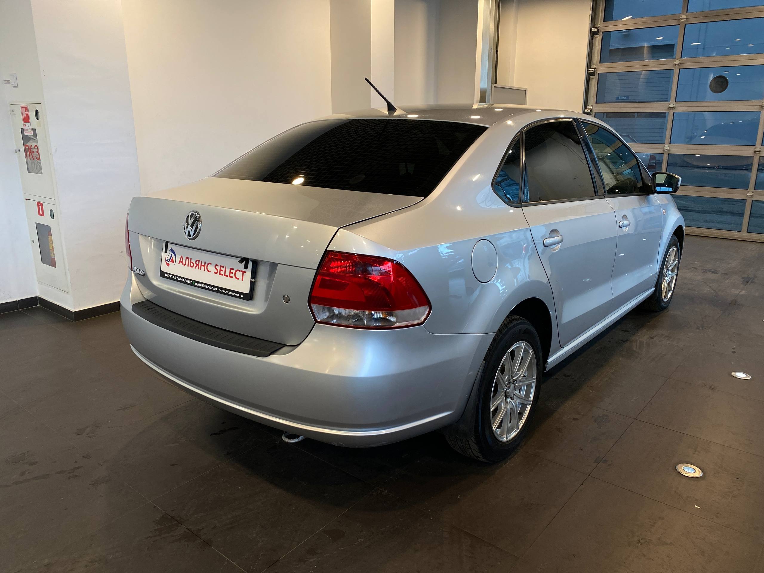 VOLKSWAGEN POLO