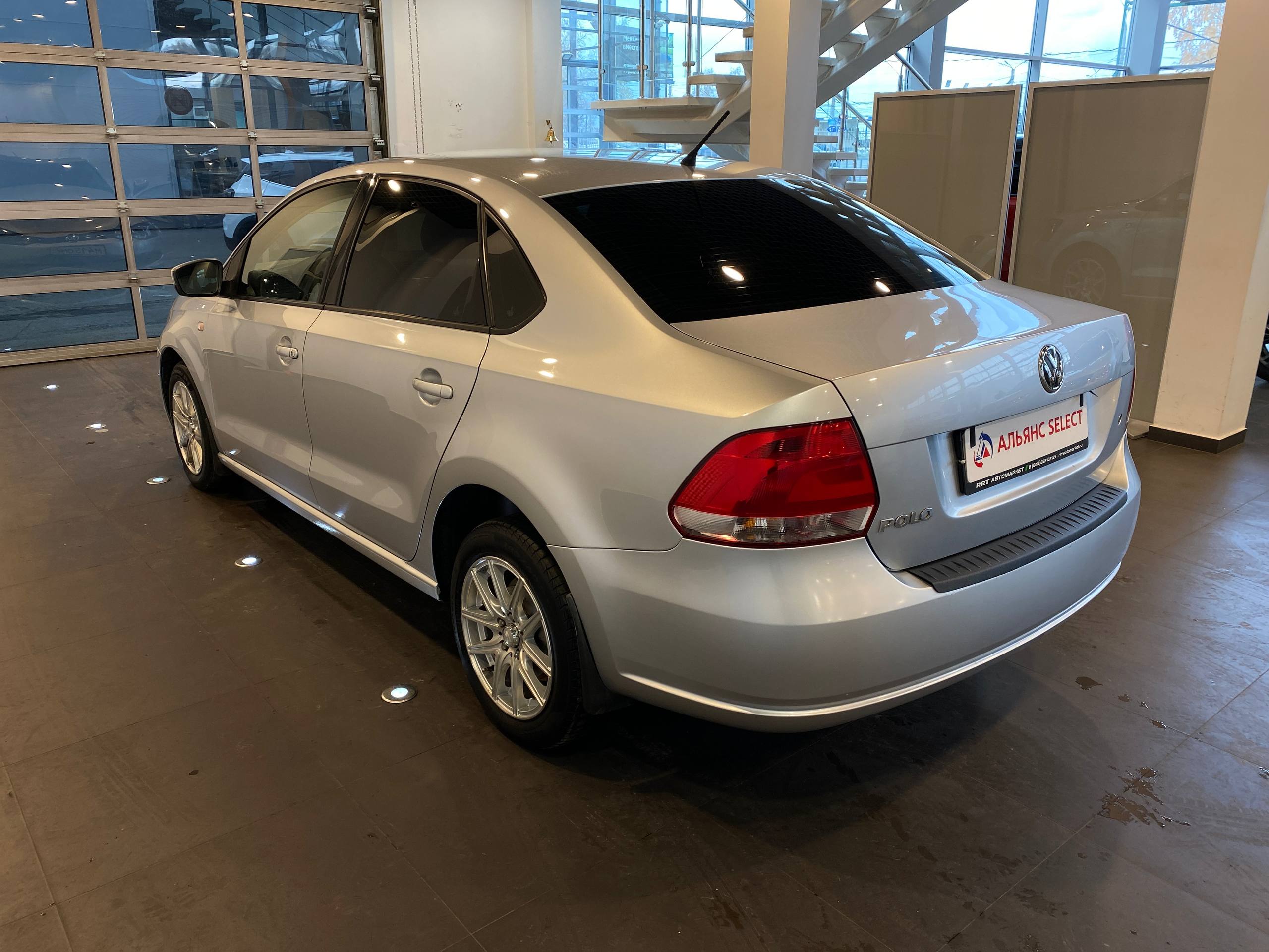 VOLKSWAGEN POLO