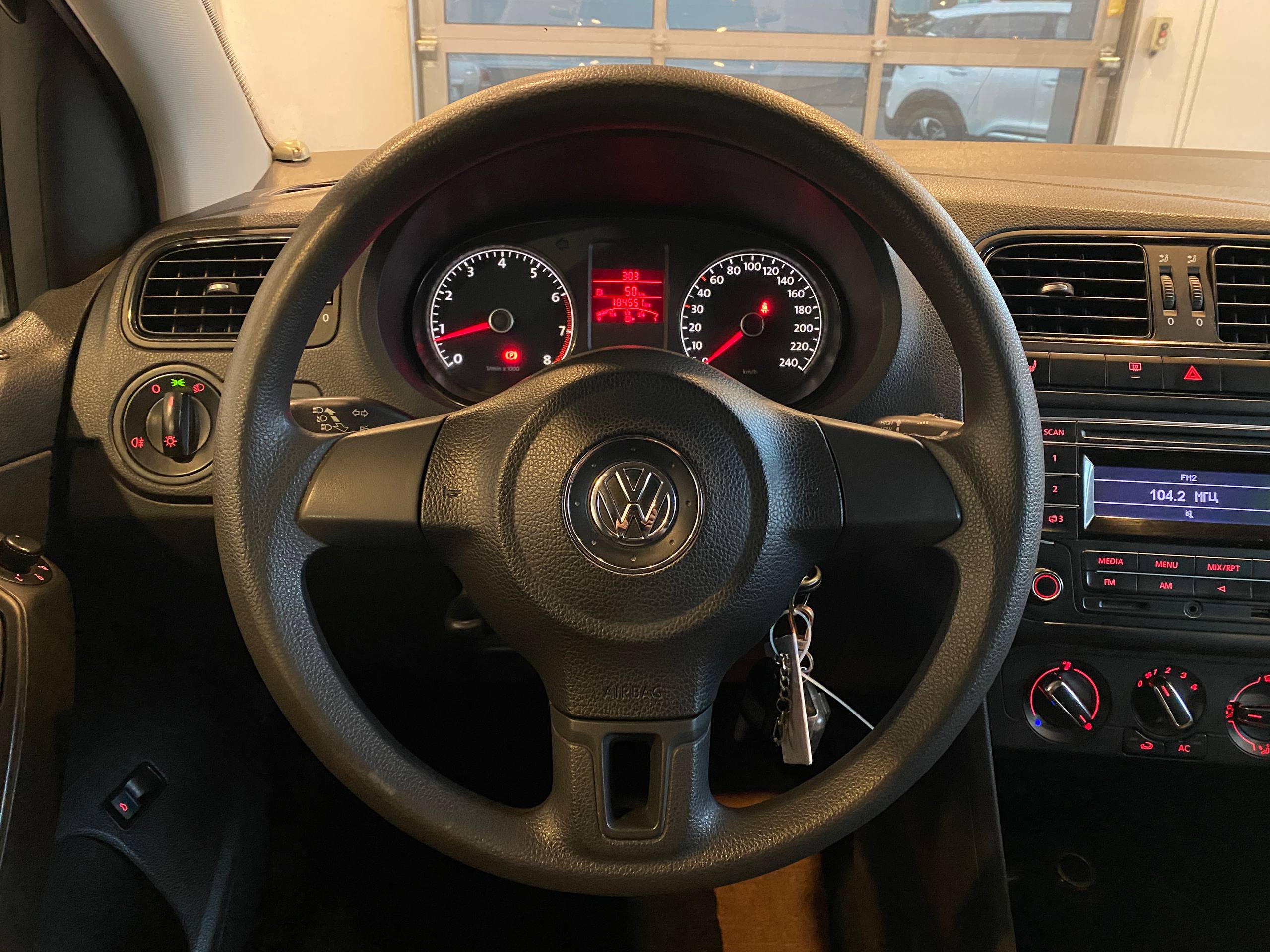 VOLKSWAGEN POLO