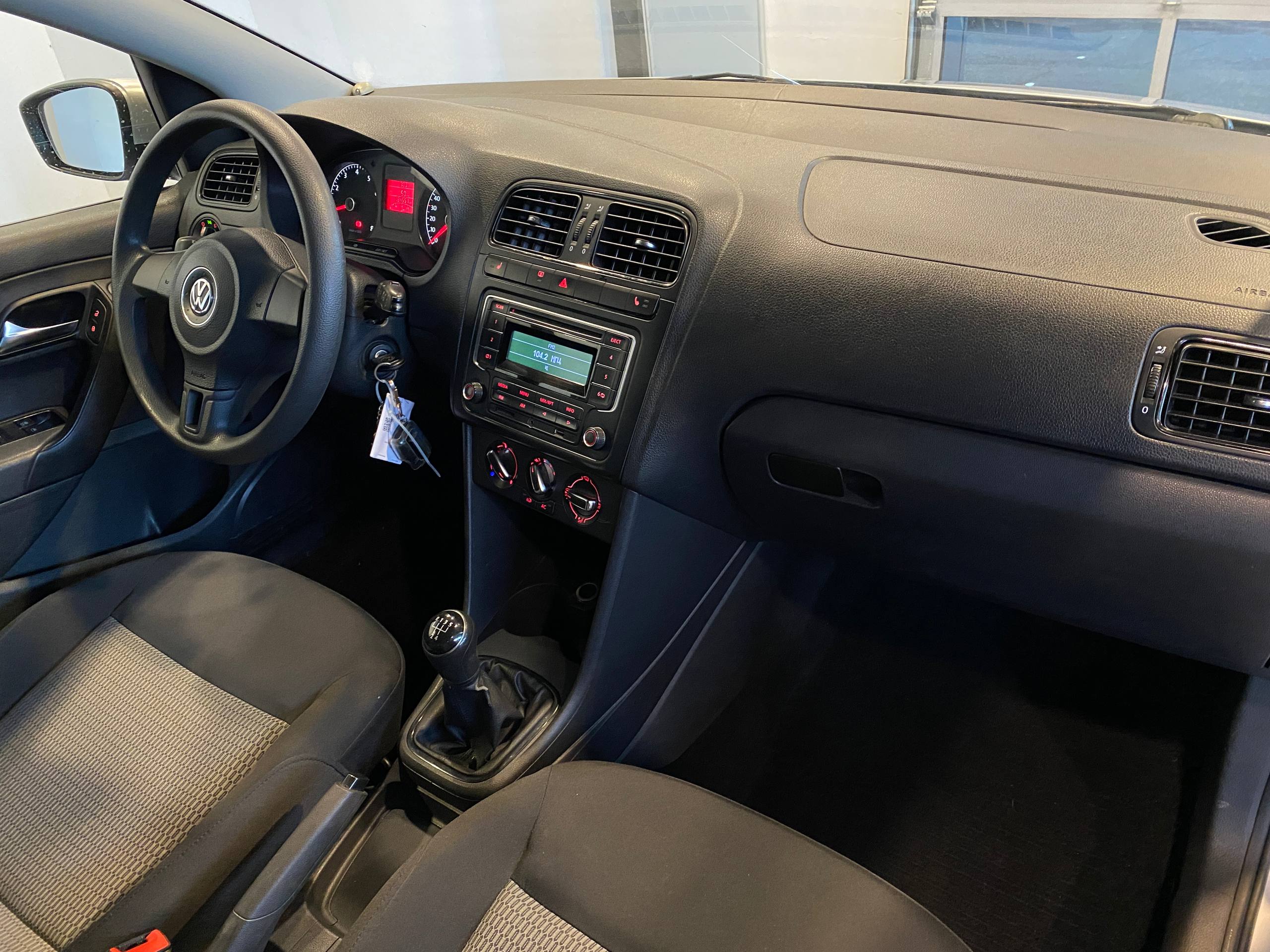 VOLKSWAGEN POLO