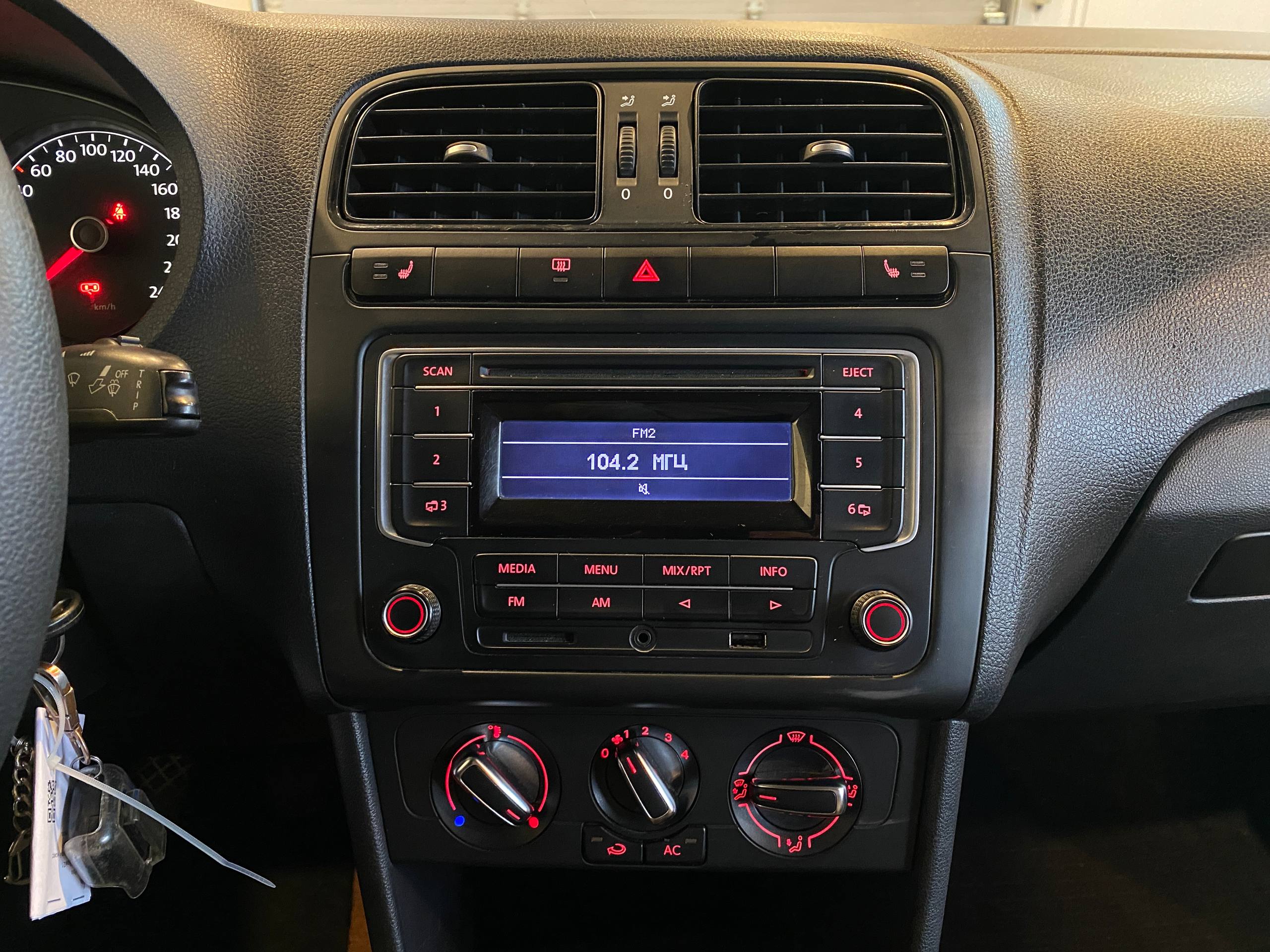 VOLKSWAGEN POLO