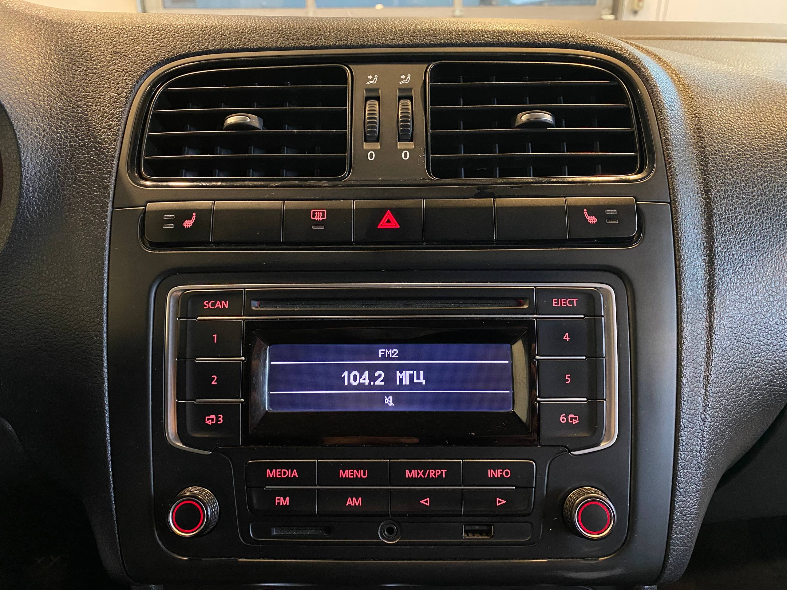 VOLKSWAGEN POLO
