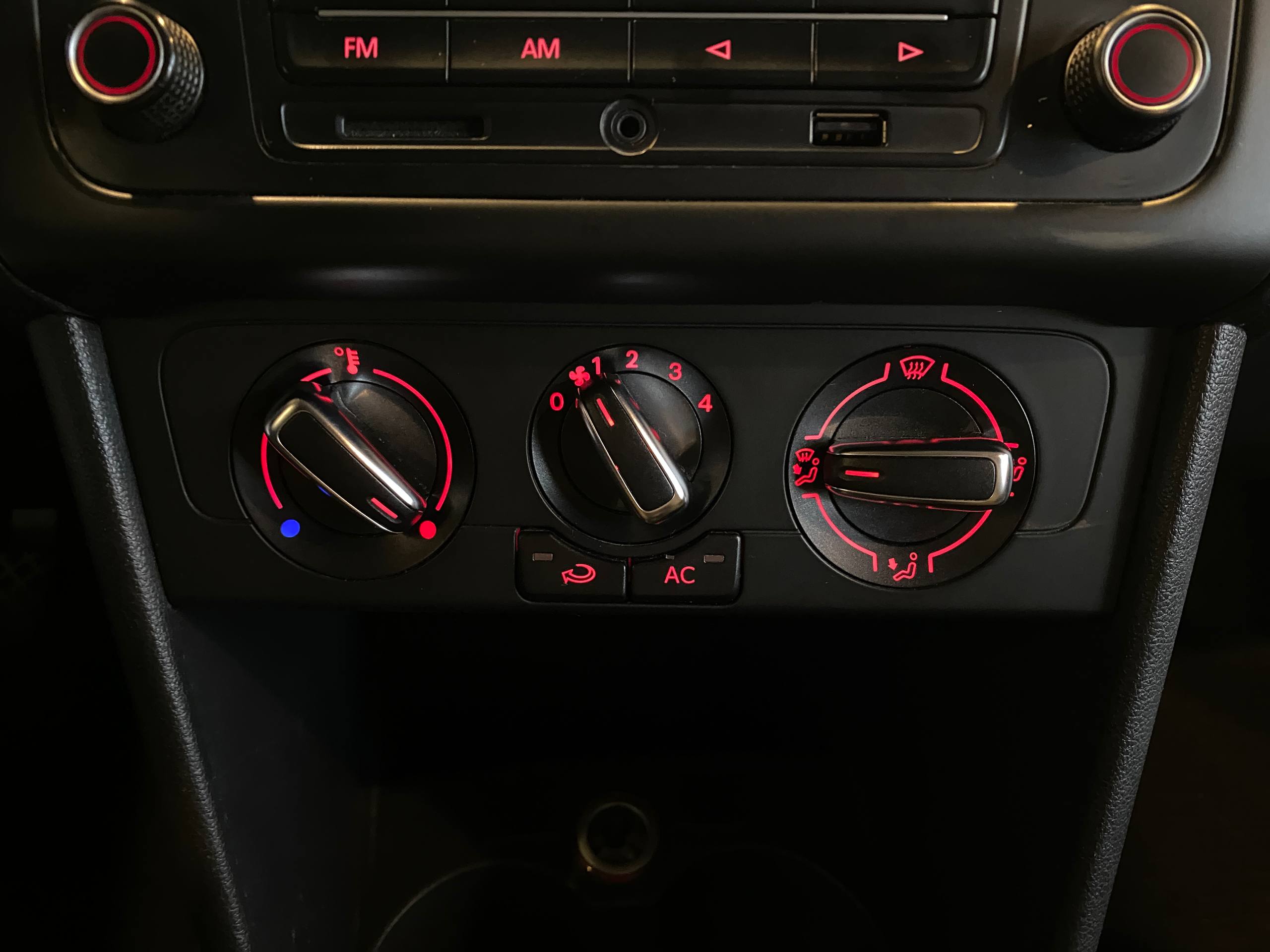 VOLKSWAGEN POLO