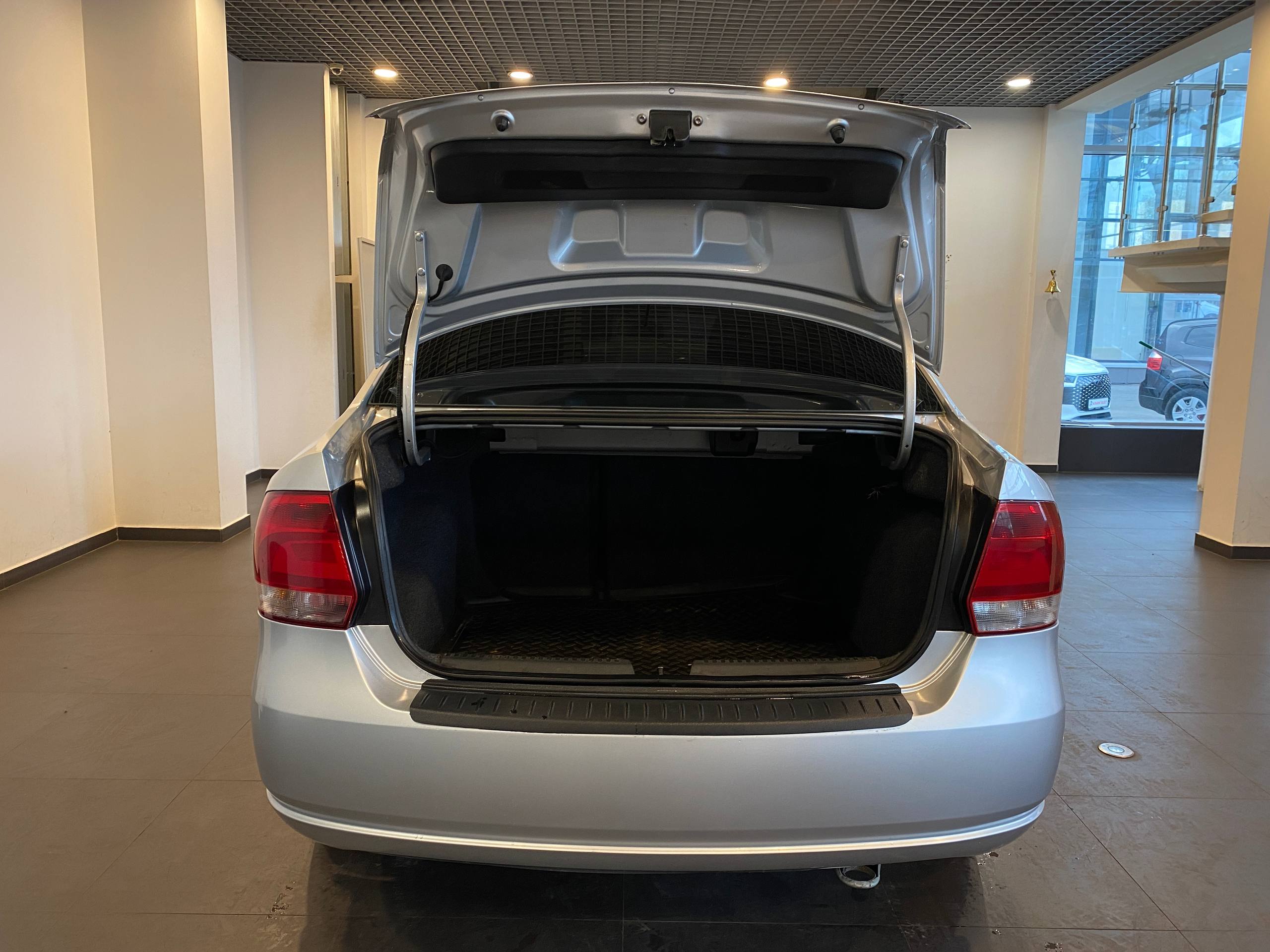 VOLKSWAGEN POLO