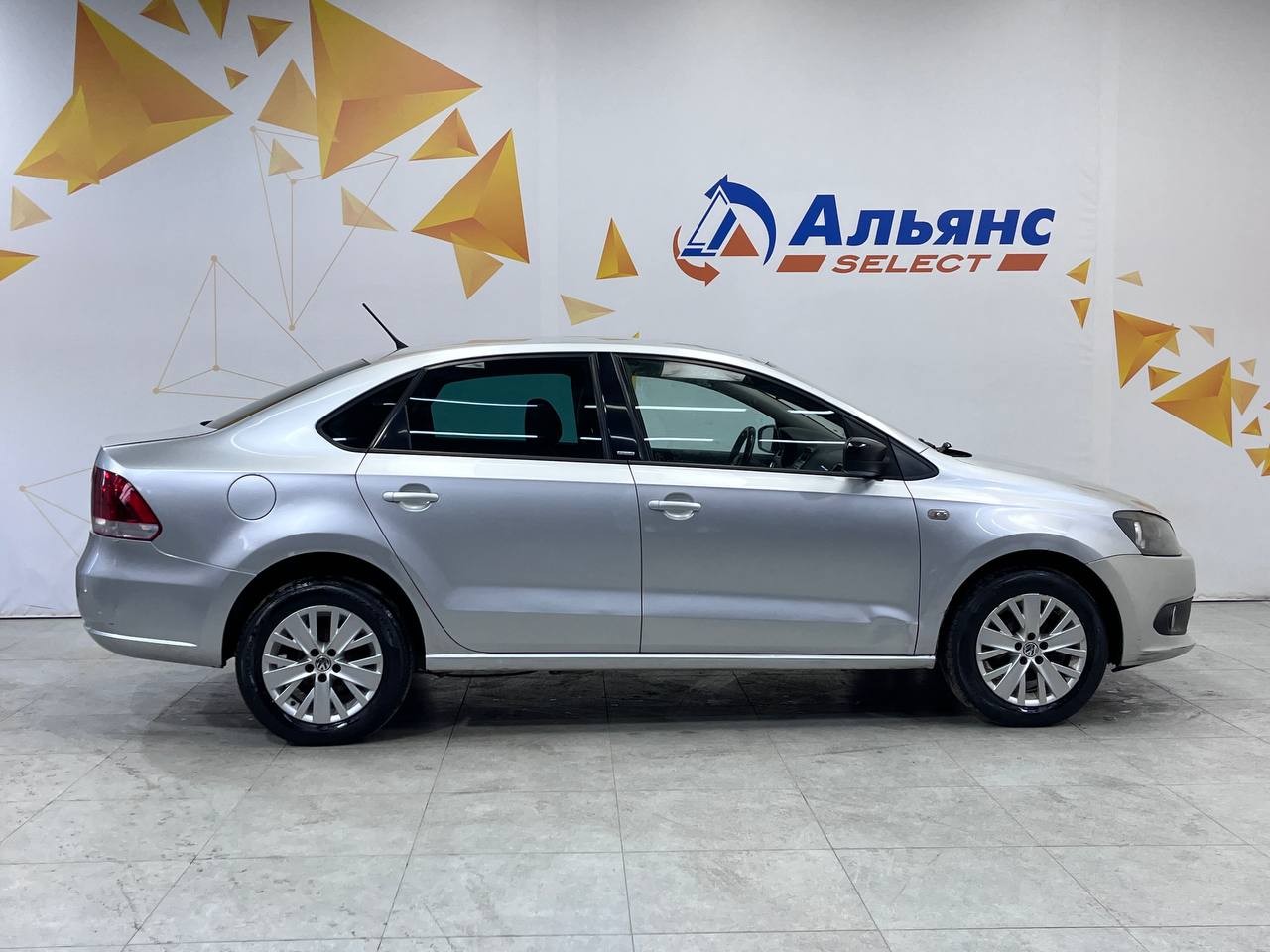 VOLKSWAGEN POLO