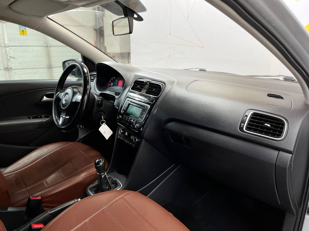 VOLKSWAGEN POLO