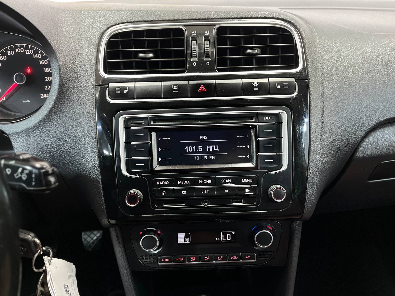 VOLKSWAGEN POLO