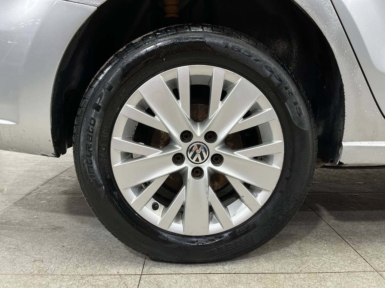 VOLKSWAGEN POLO