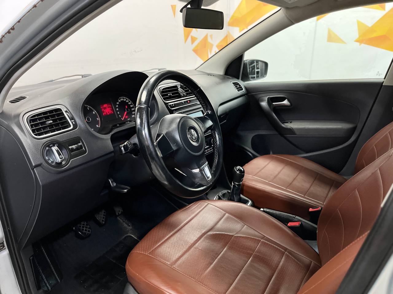 VOLKSWAGEN POLO