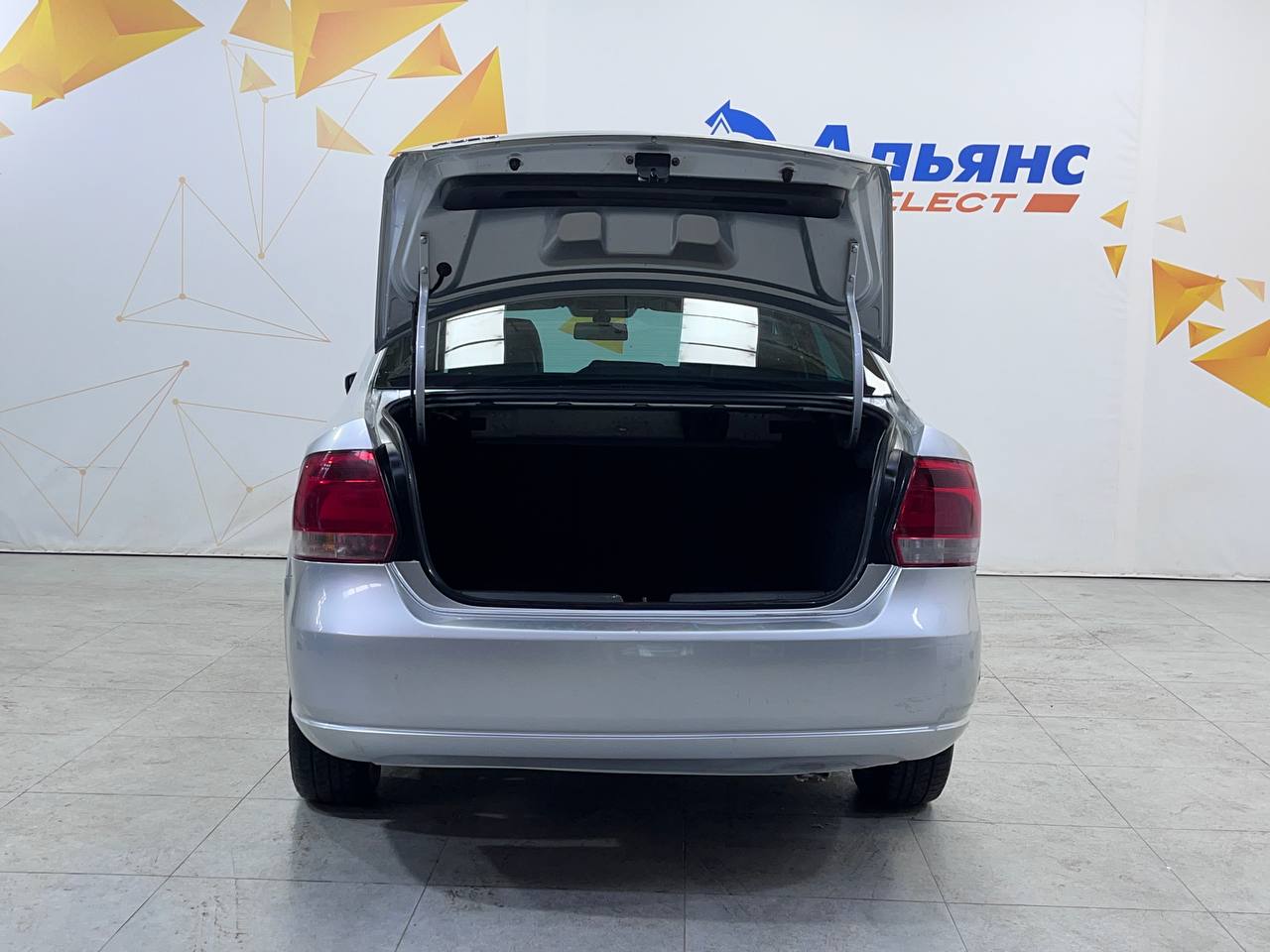 VOLKSWAGEN POLO