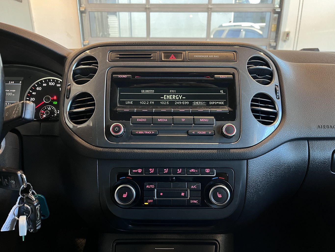 VOLKSWAGEN TIGUAN