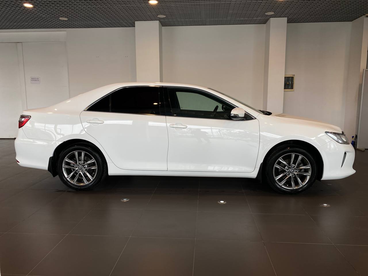 TOYOTA CAMRY