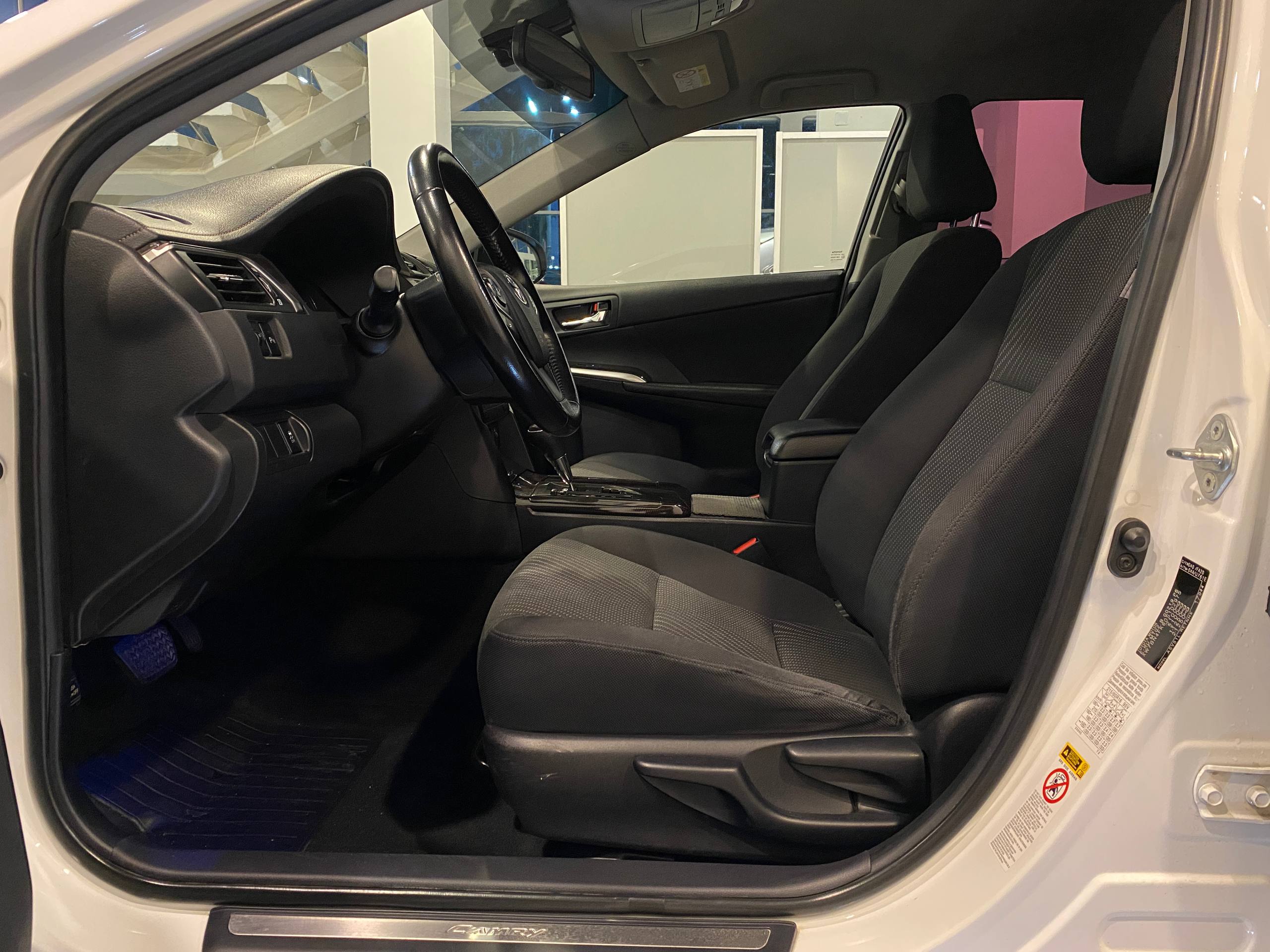 TOYOTA CAMRY