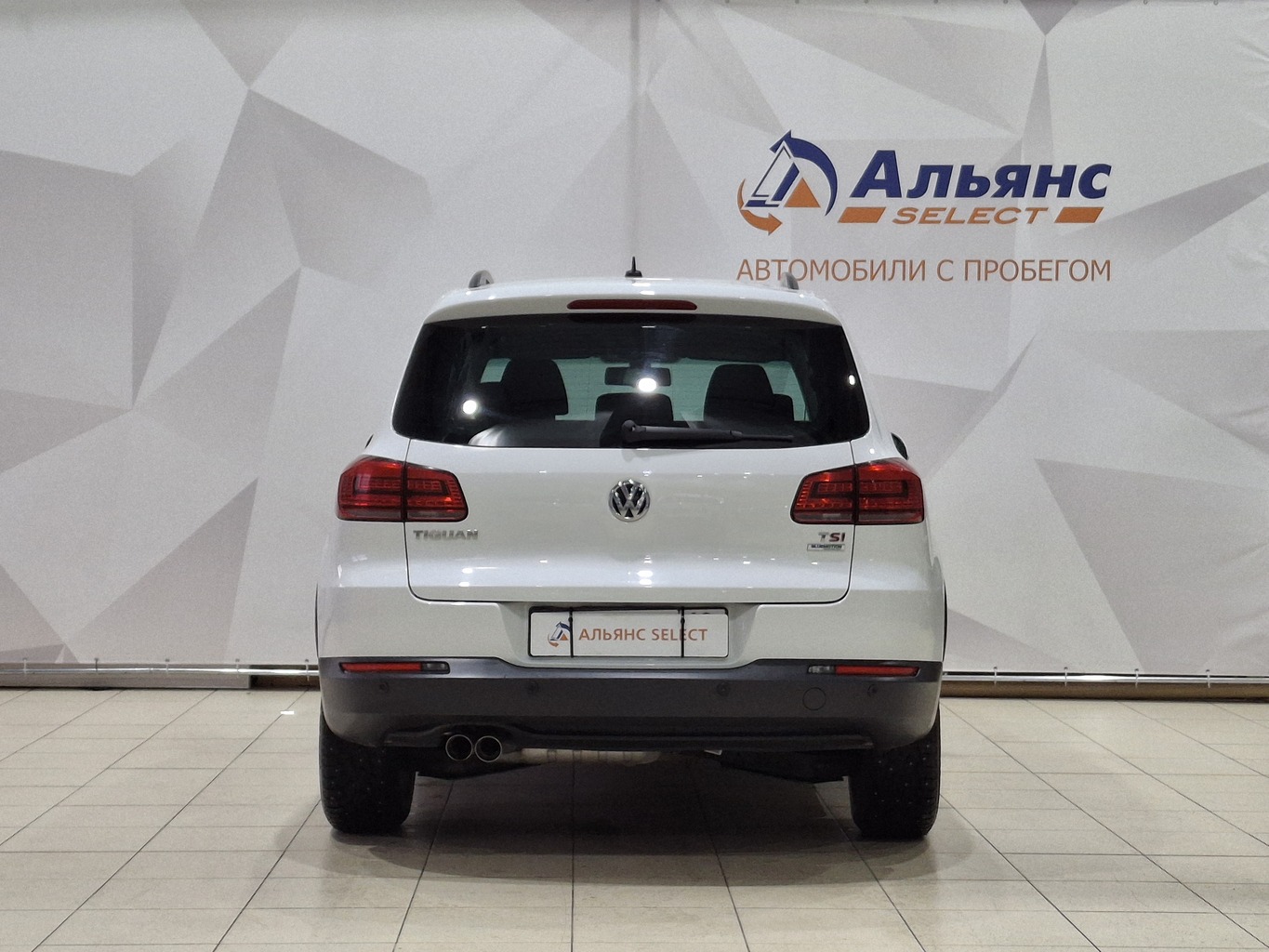 VOLKSWAGEN TIGUAN
