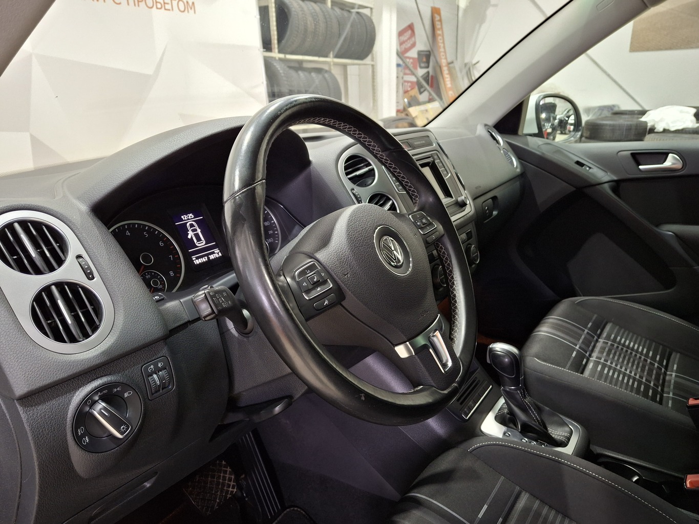 VOLKSWAGEN TIGUAN