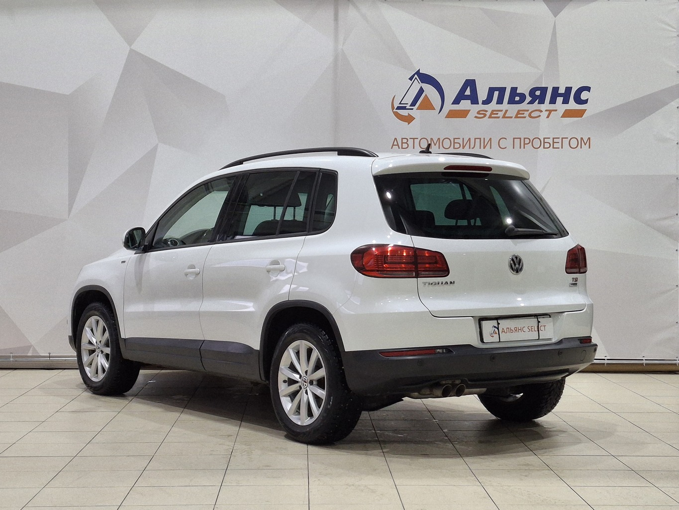 VOLKSWAGEN TIGUAN