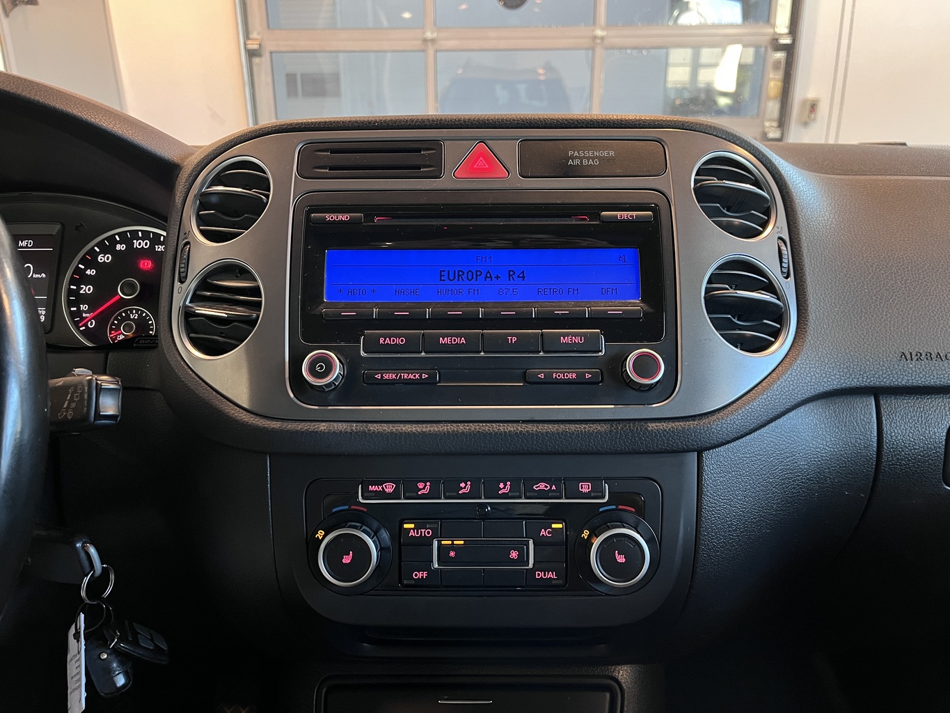 VOLKSWAGEN TIGUAN