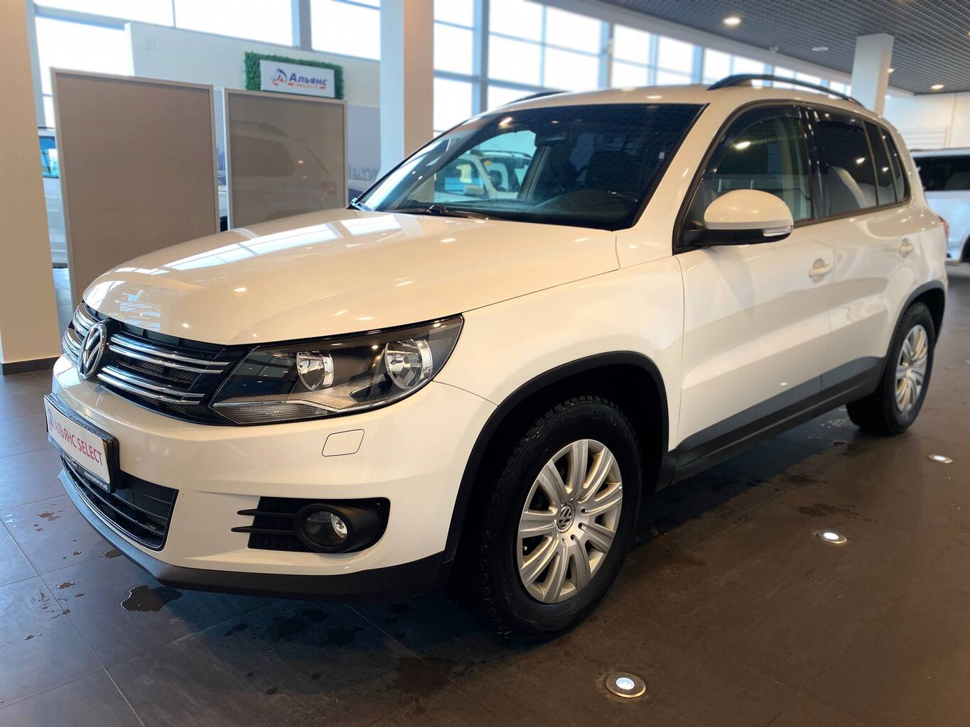 VOLKSWAGEN TIGUAN