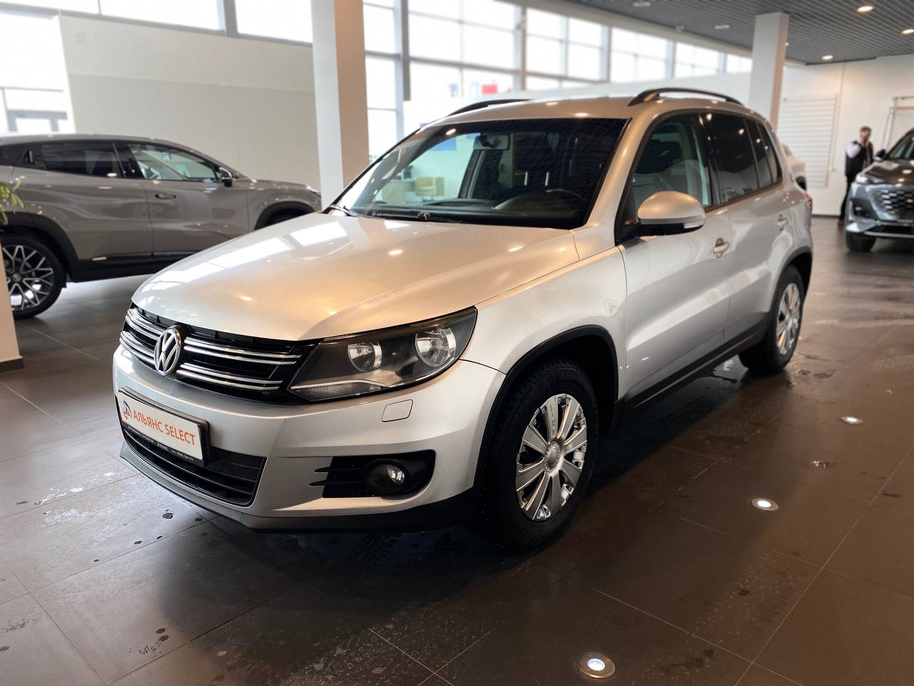 VOLKSWAGEN TIGUAN