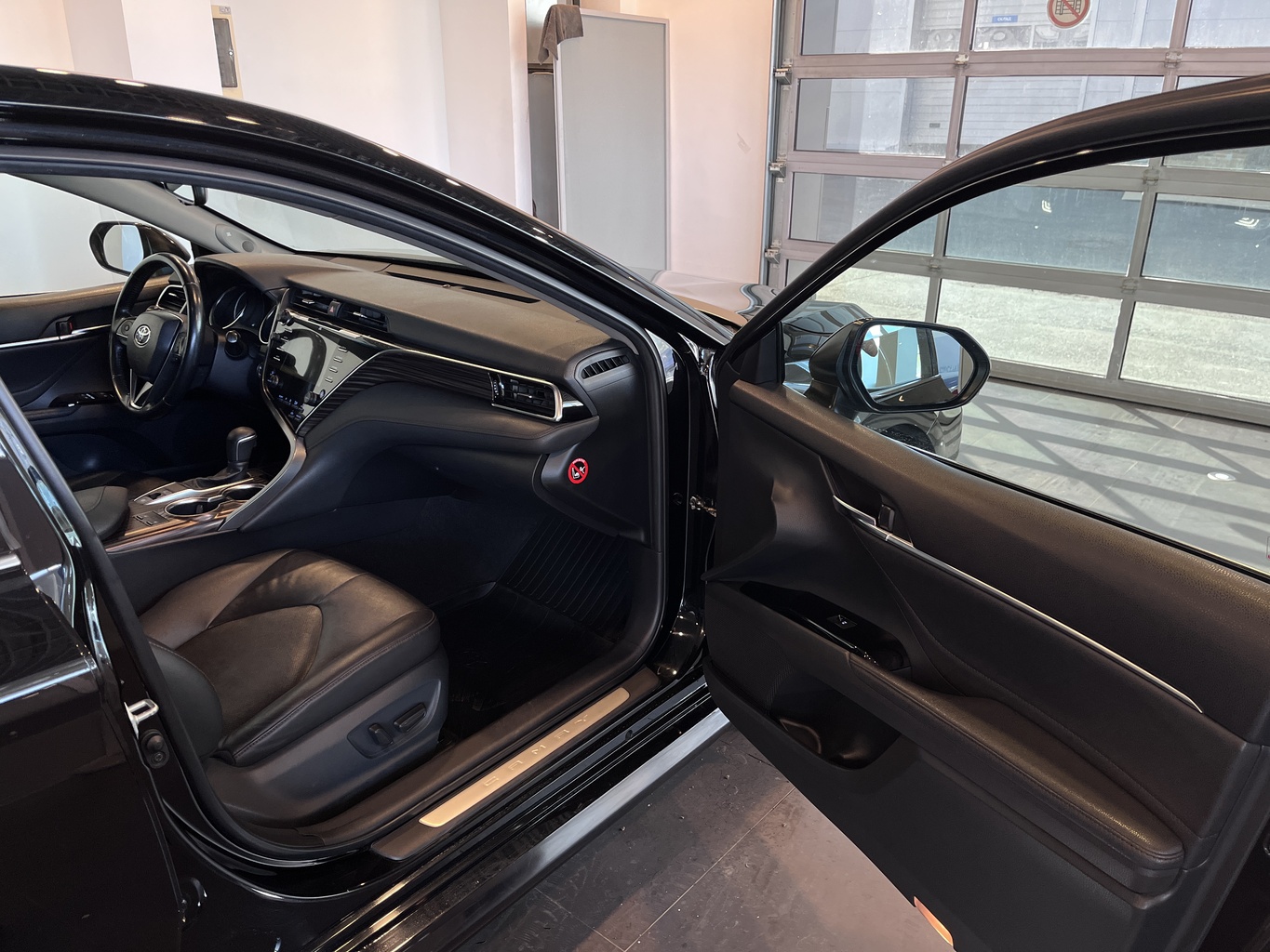 TOYOTA CAMRY