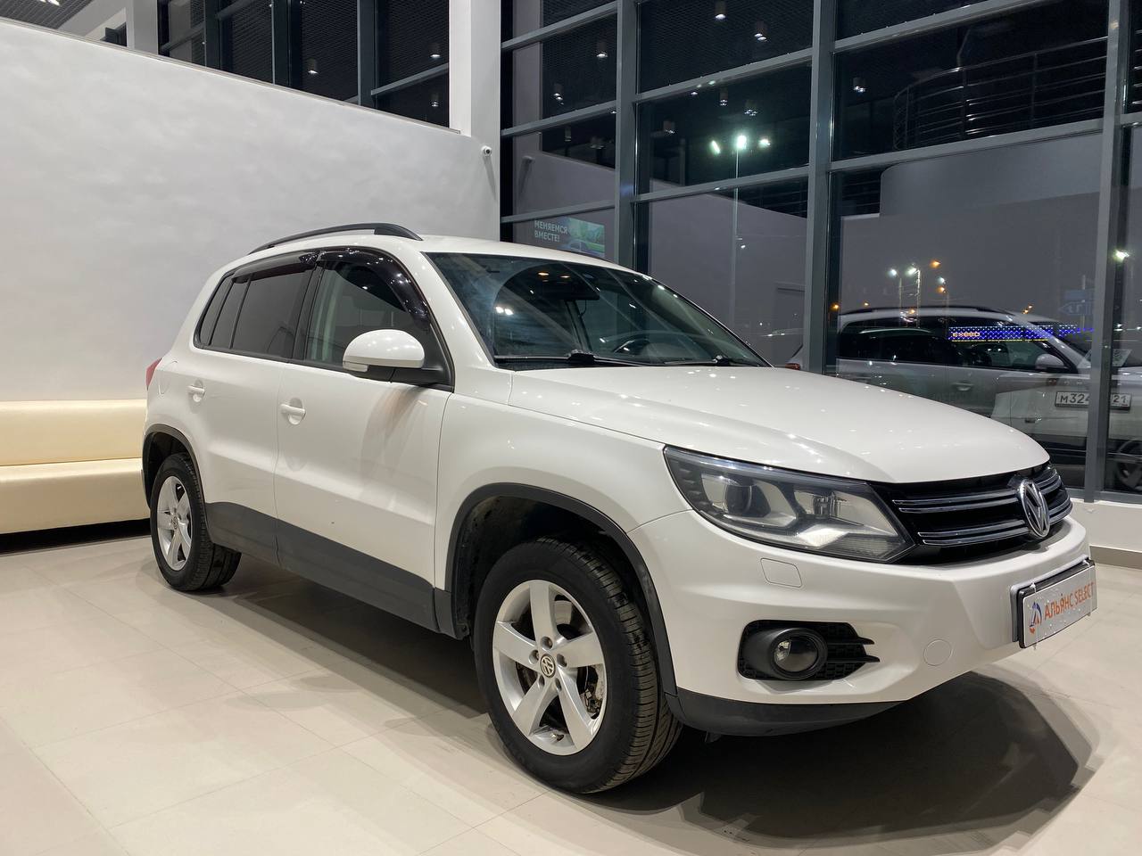 VOLKSWAGEN TIGUAN