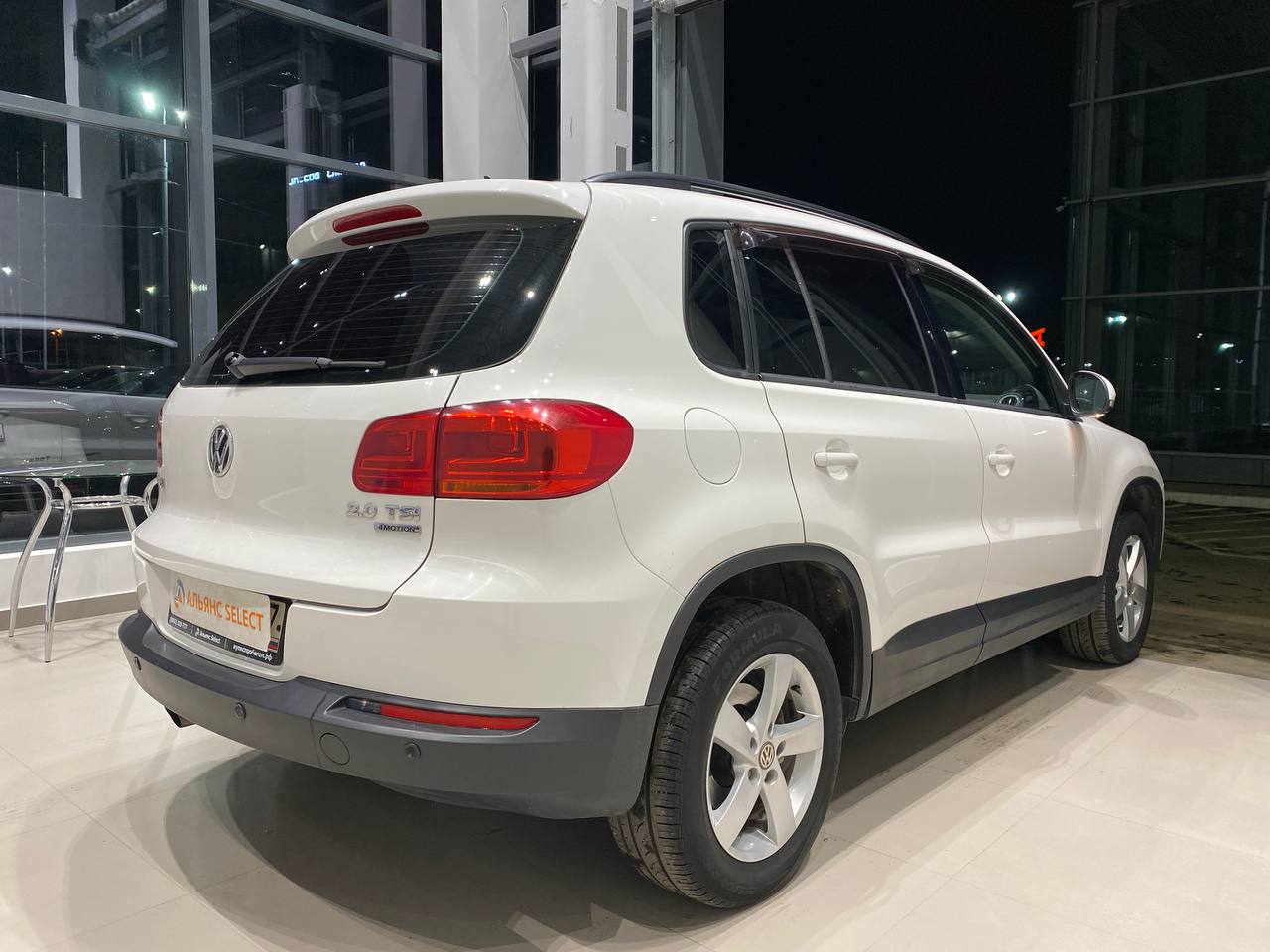 VOLKSWAGEN TIGUAN