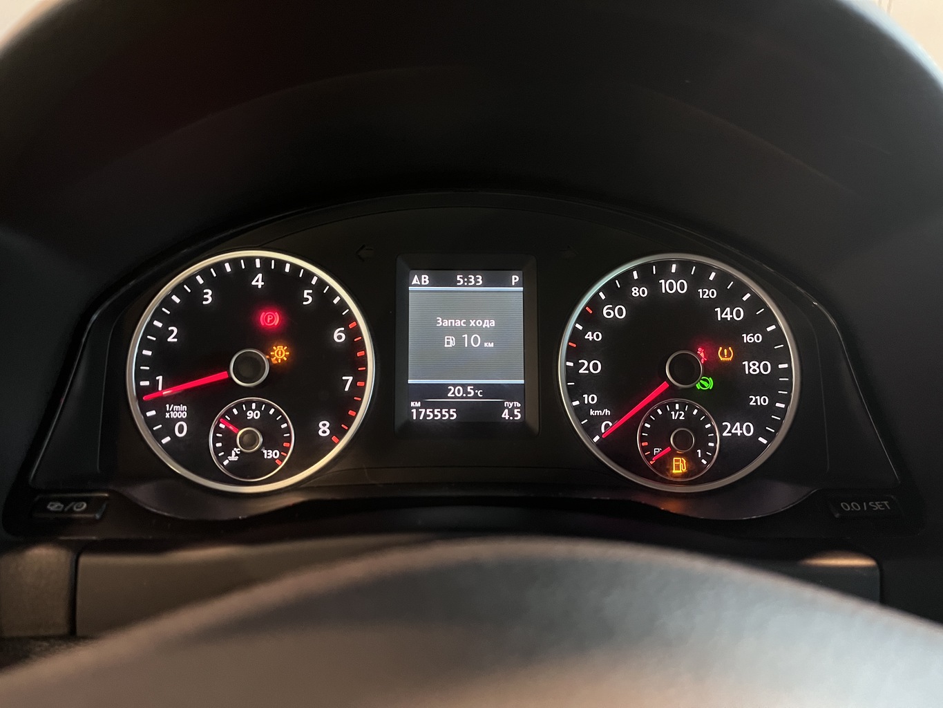 VOLKSWAGEN TIGUAN