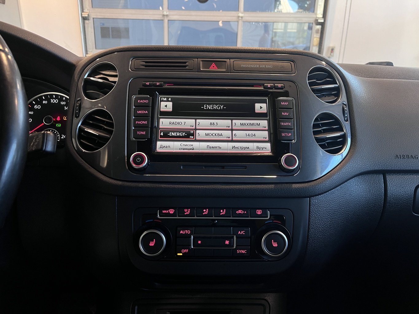 VOLKSWAGEN TIGUAN