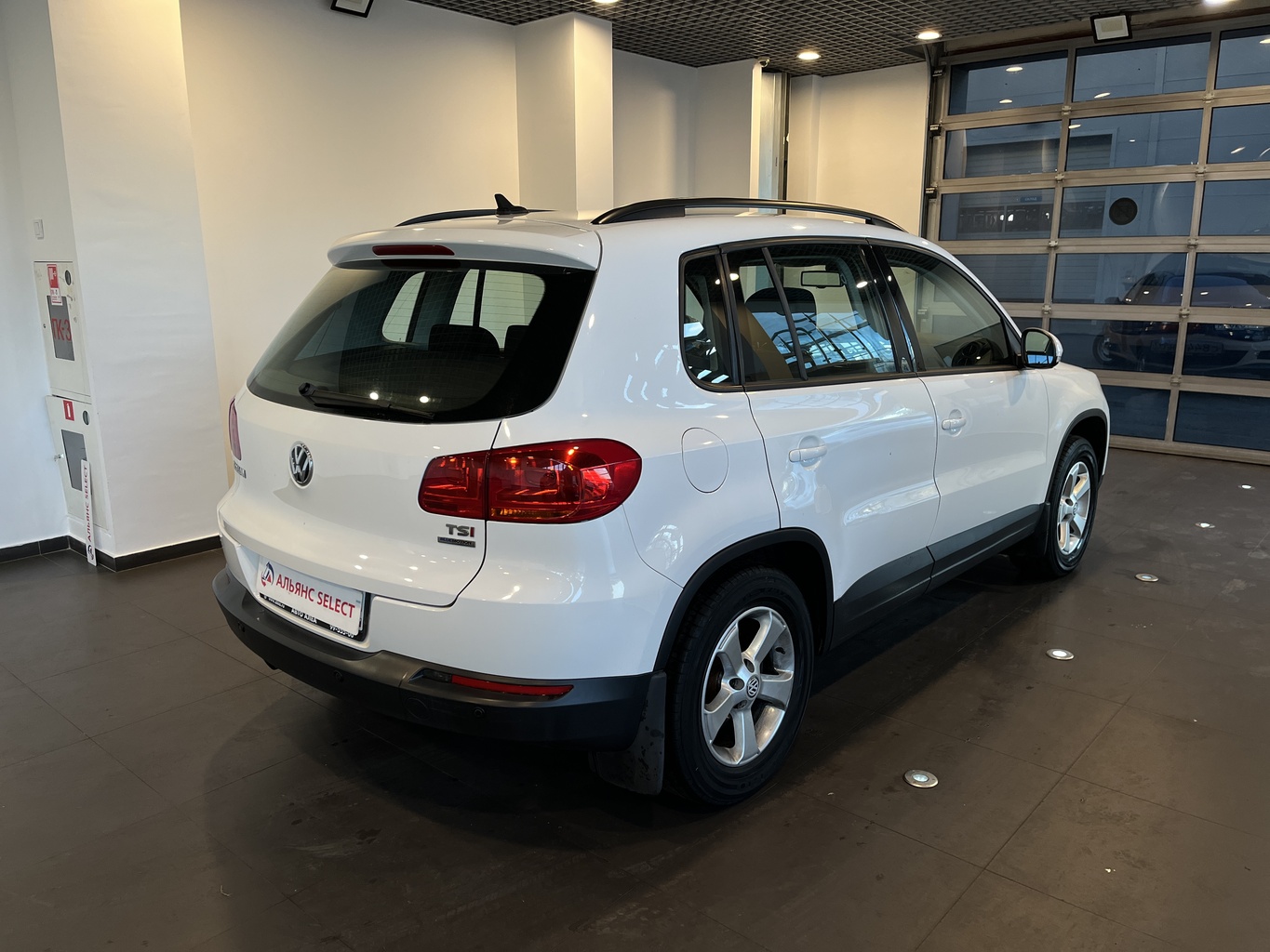 VOLKSWAGEN TIGUAN