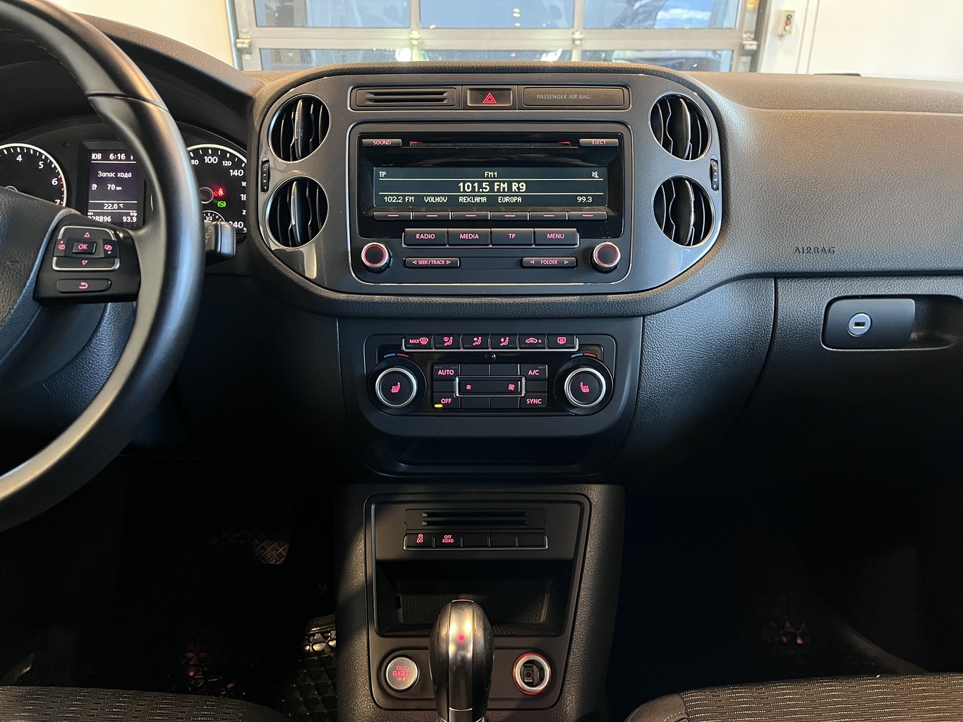 VOLKSWAGEN TIGUAN