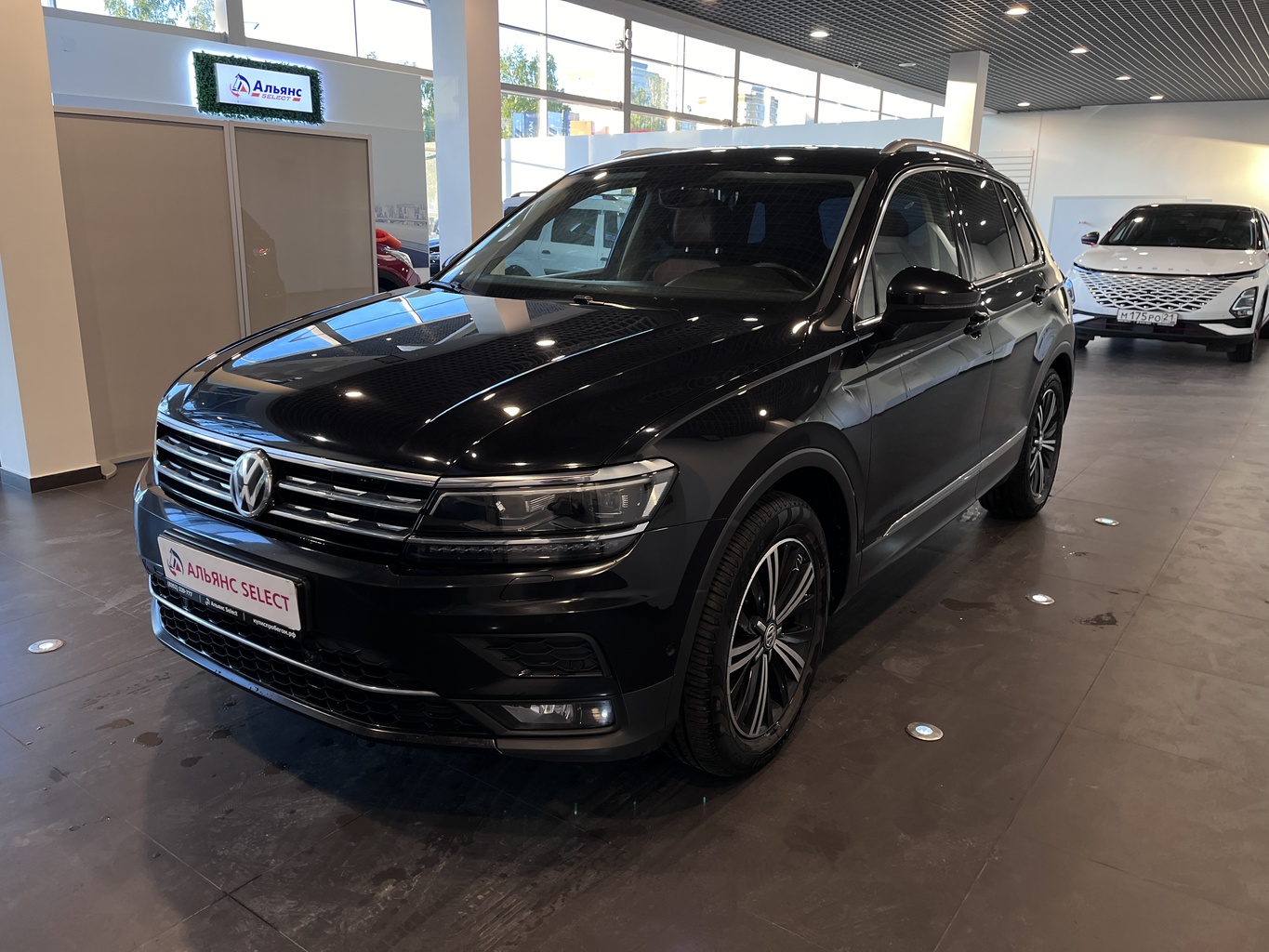 VOLKSWAGEN TIGUAN
