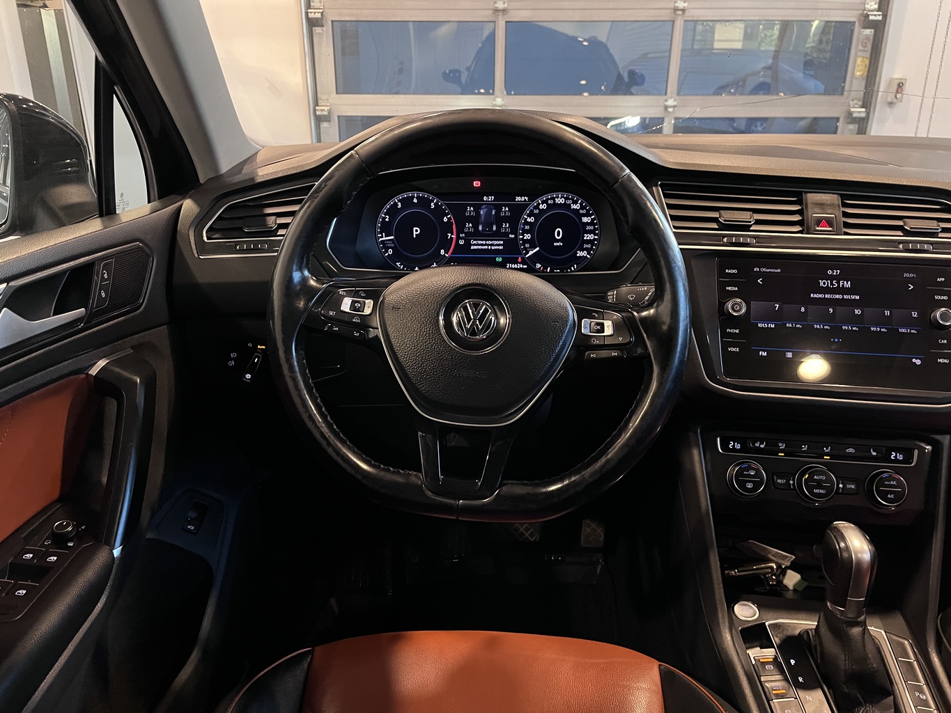 VOLKSWAGEN TIGUAN