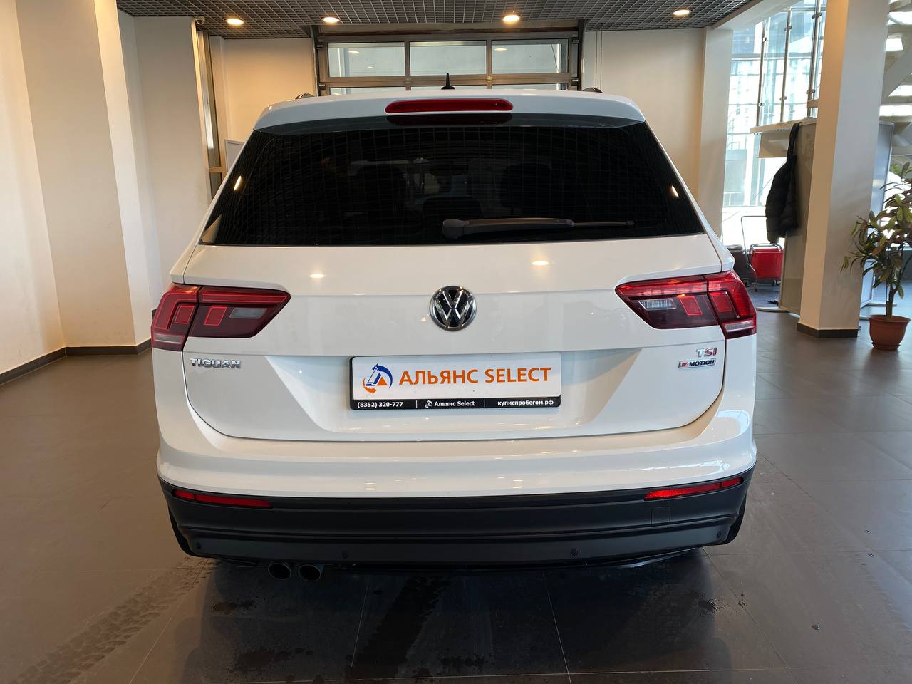 VOLKSWAGEN TIGUAN