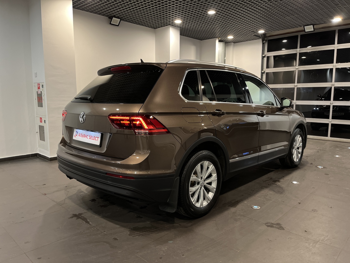 VOLKSWAGEN TIGUAN
