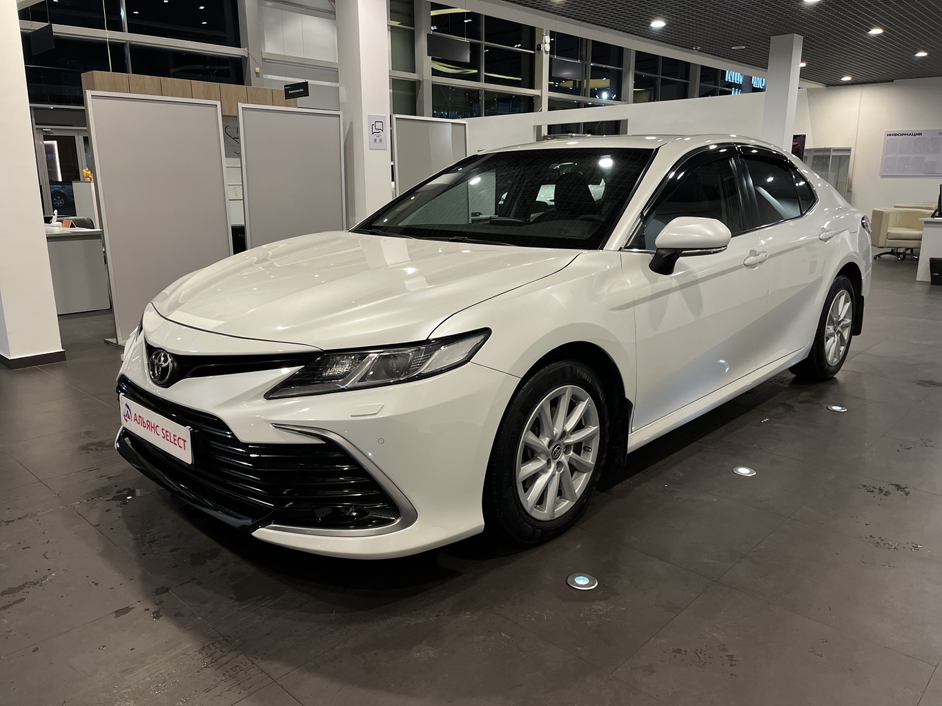 TOYOTA CAMRY