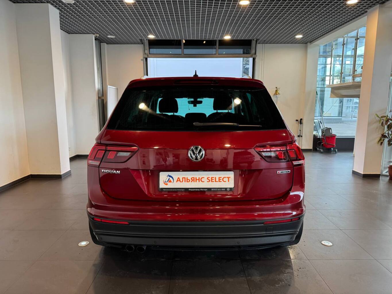 VOLKSWAGEN TIGUAN
