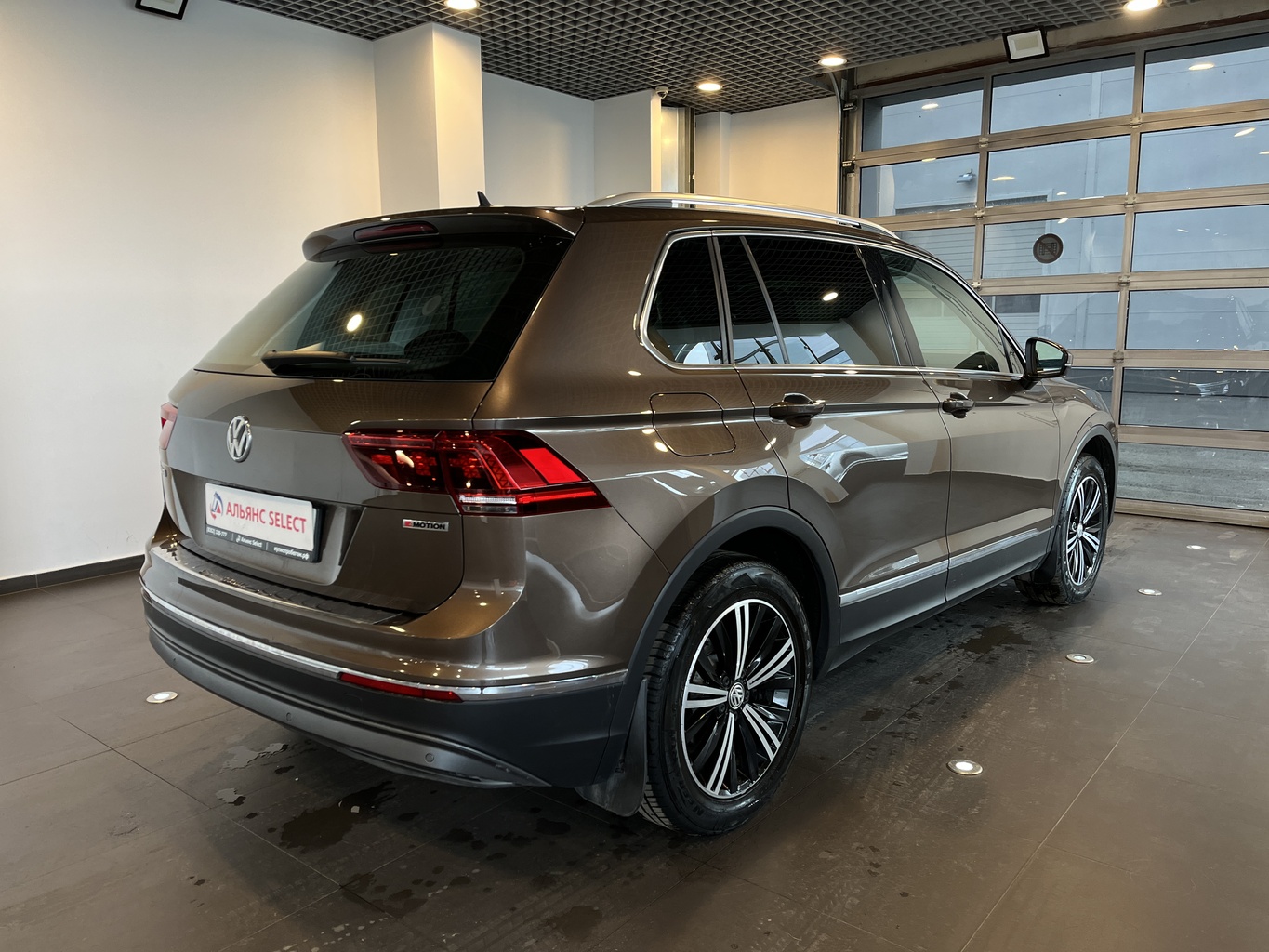 VOLKSWAGEN TIGUAN