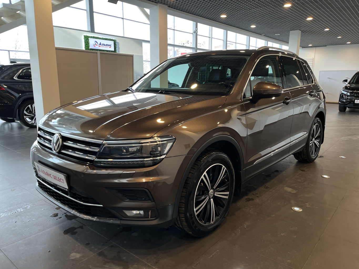 VOLKSWAGEN TIGUAN