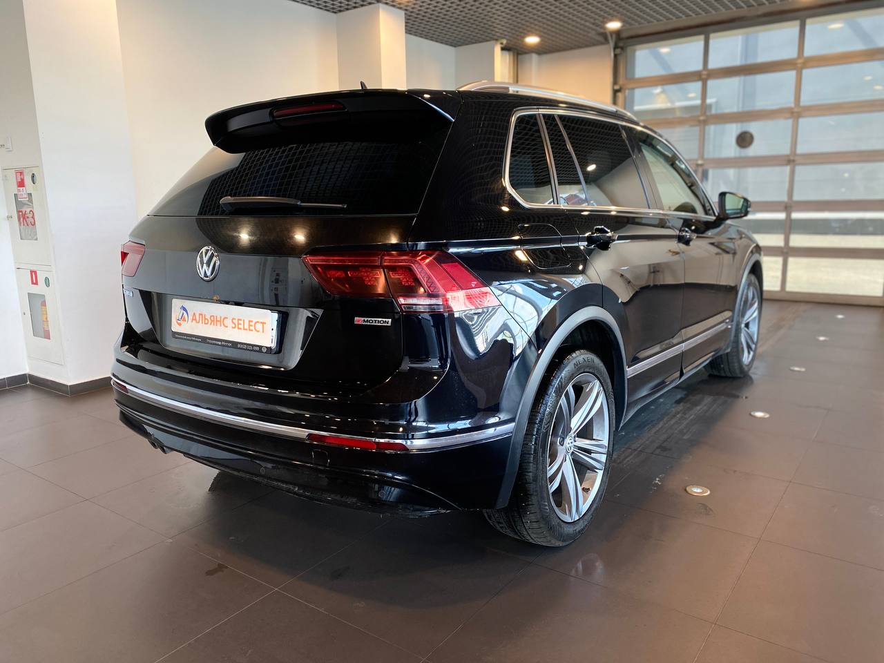 VOLKSWAGEN TIGUAN