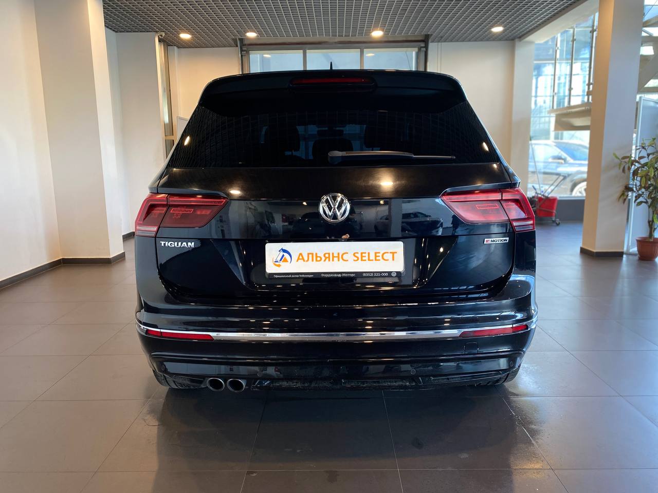VOLKSWAGEN TIGUAN