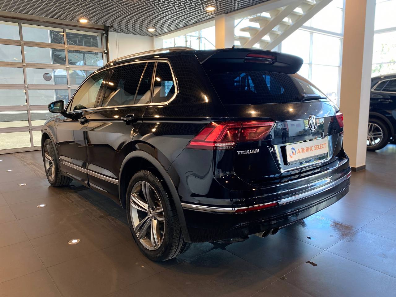 VOLKSWAGEN TIGUAN