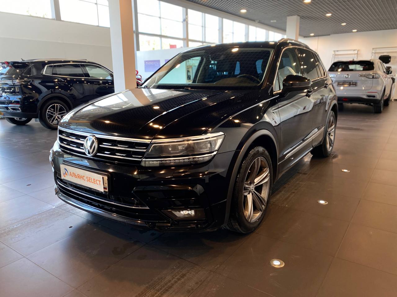 VOLKSWAGEN TIGUAN