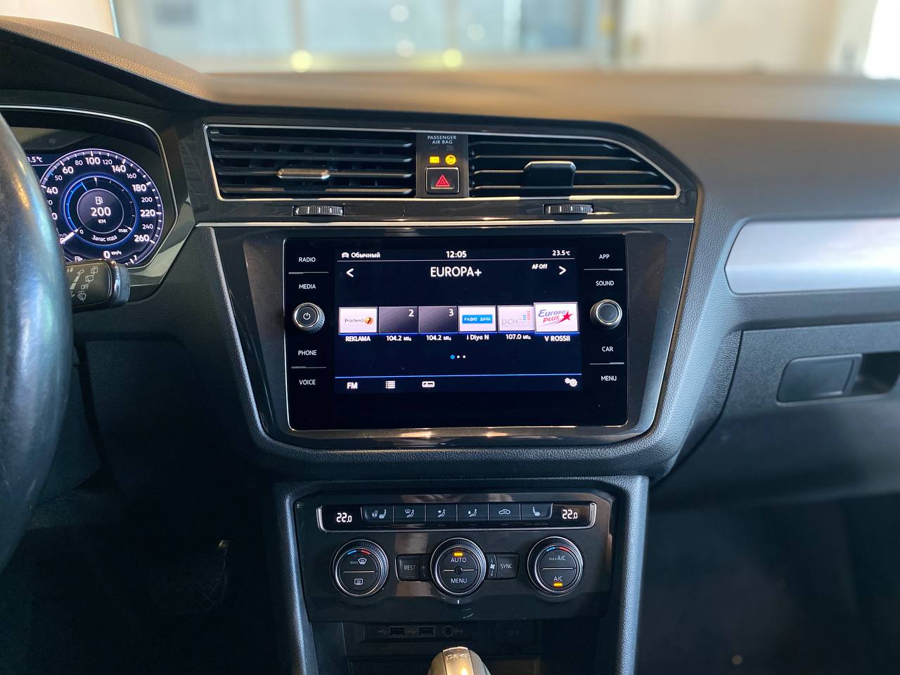 VOLKSWAGEN TIGUAN