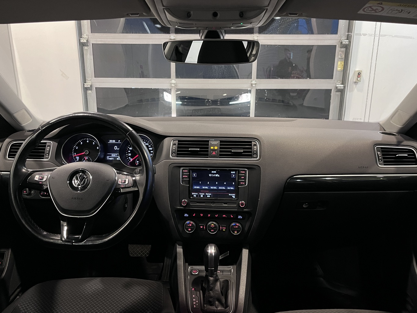 VOLKSWAGEN JETTA