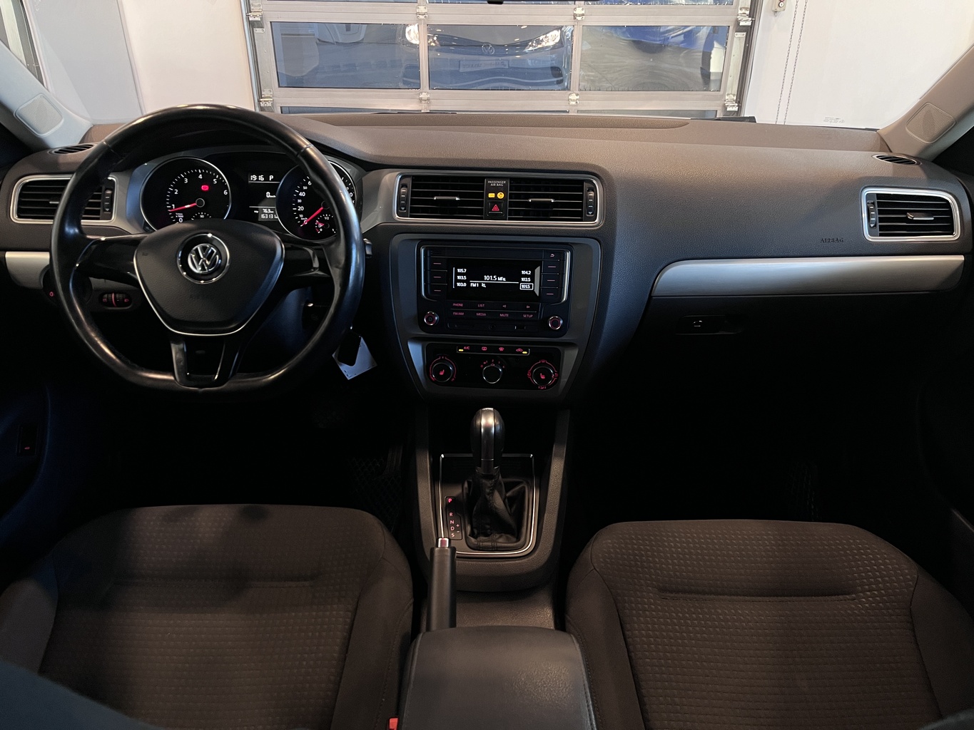VOLKSWAGEN JETTA