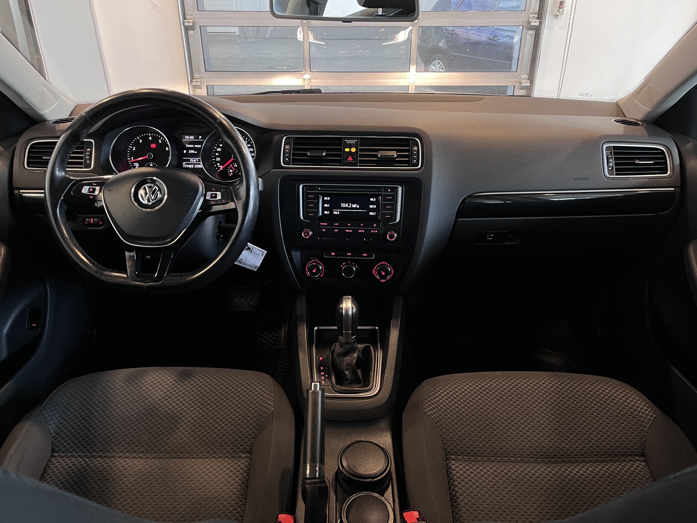 VOLKSWAGEN JETTA