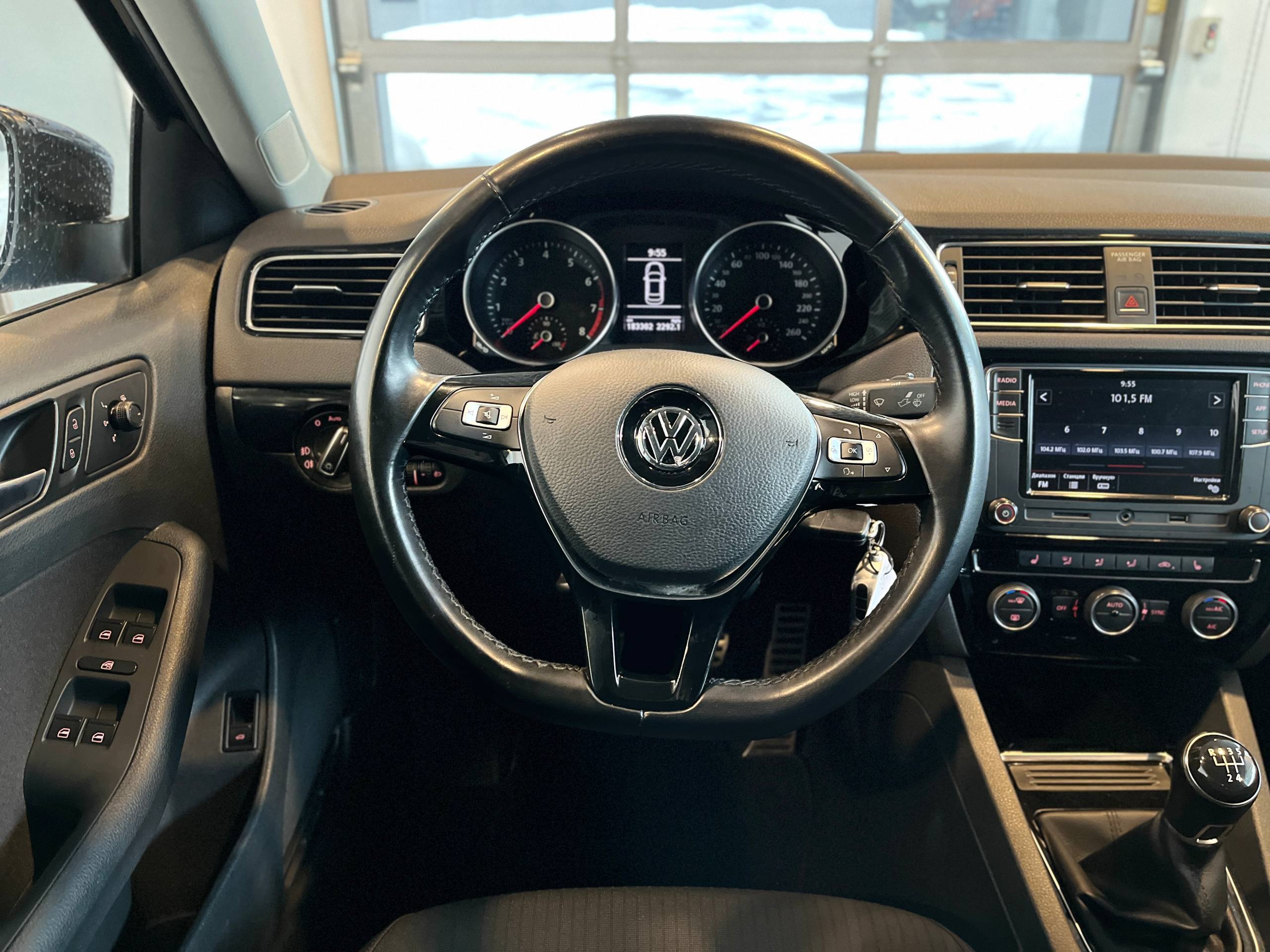 VOLKSWAGEN JETTA