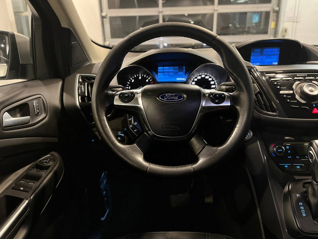 FORD KUGA