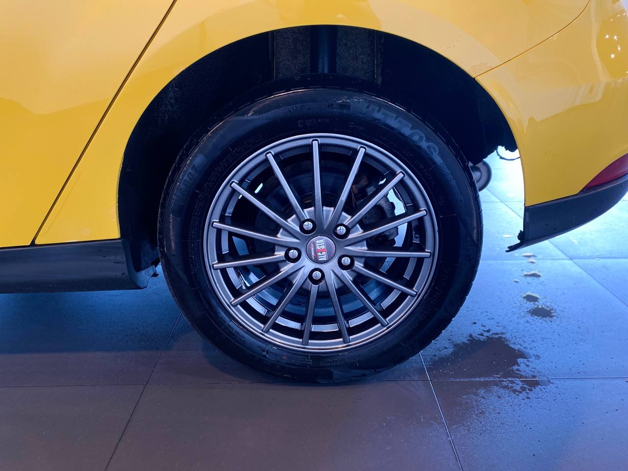 FORD FOCUS