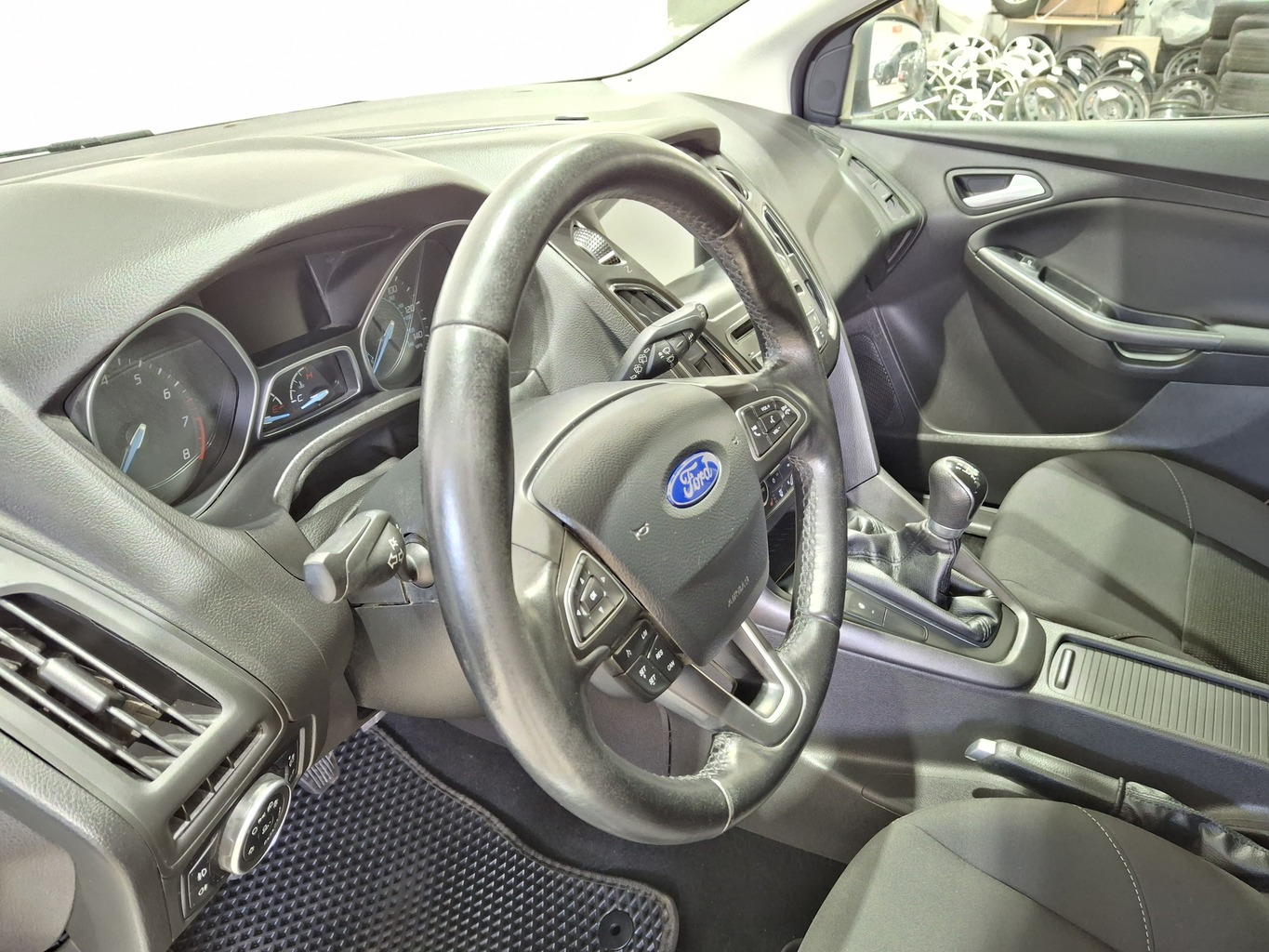 FORD FOCUS